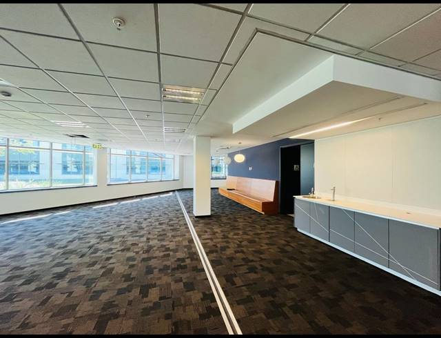 1,700M² OFFICE TO LET IN WATERFALL